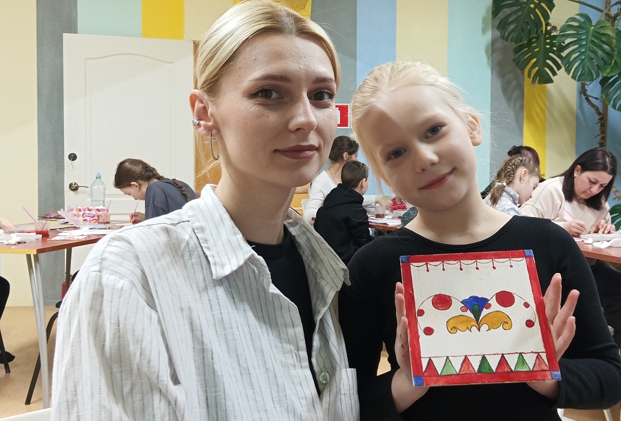 В семейной мастерской познакомились с борецкой росписью