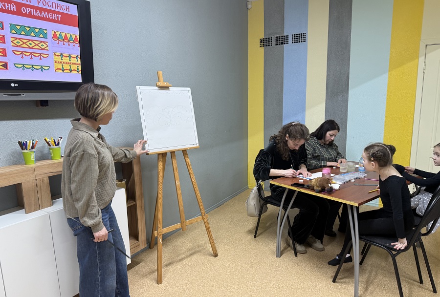 В семейной мастерской познакомились с борецкой росписью