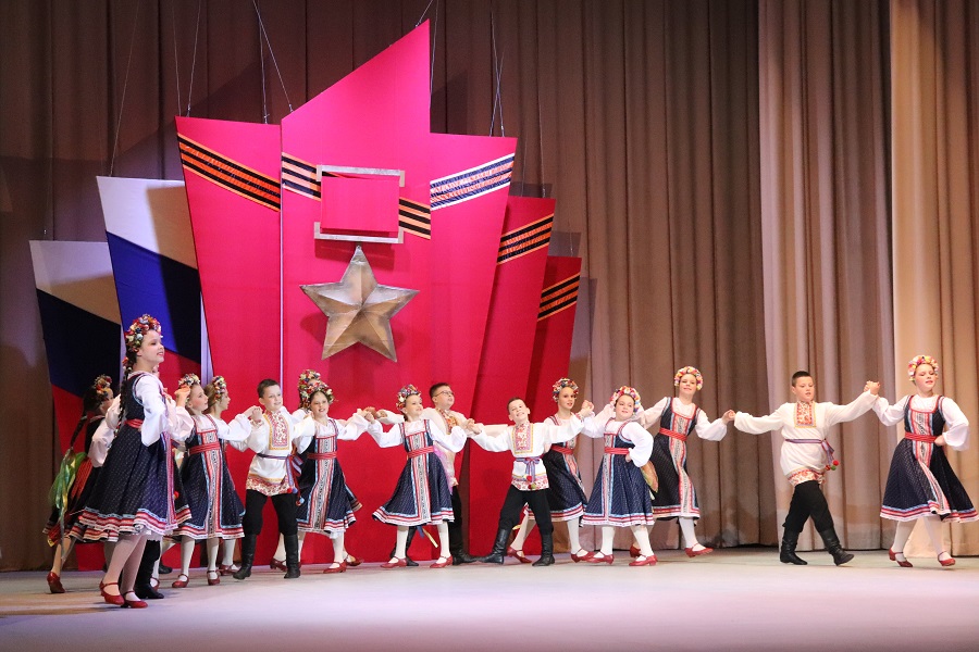 Сквозь года звенит Победа!