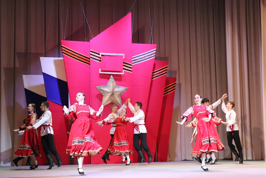 Сквозь года звенит Победа!
