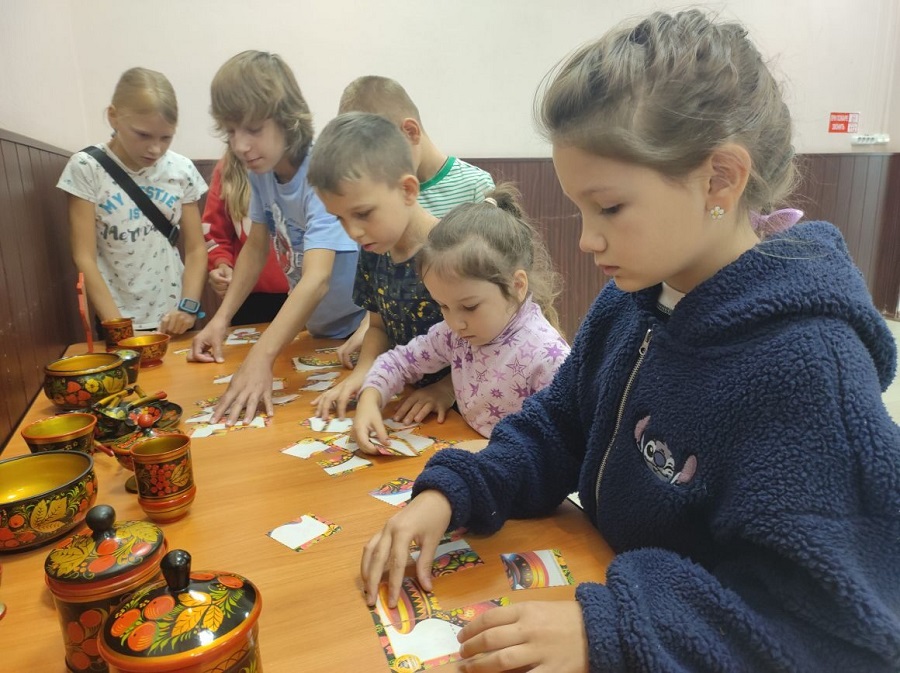 «Золотая хохлома»- путешествие в мир русских узоров.